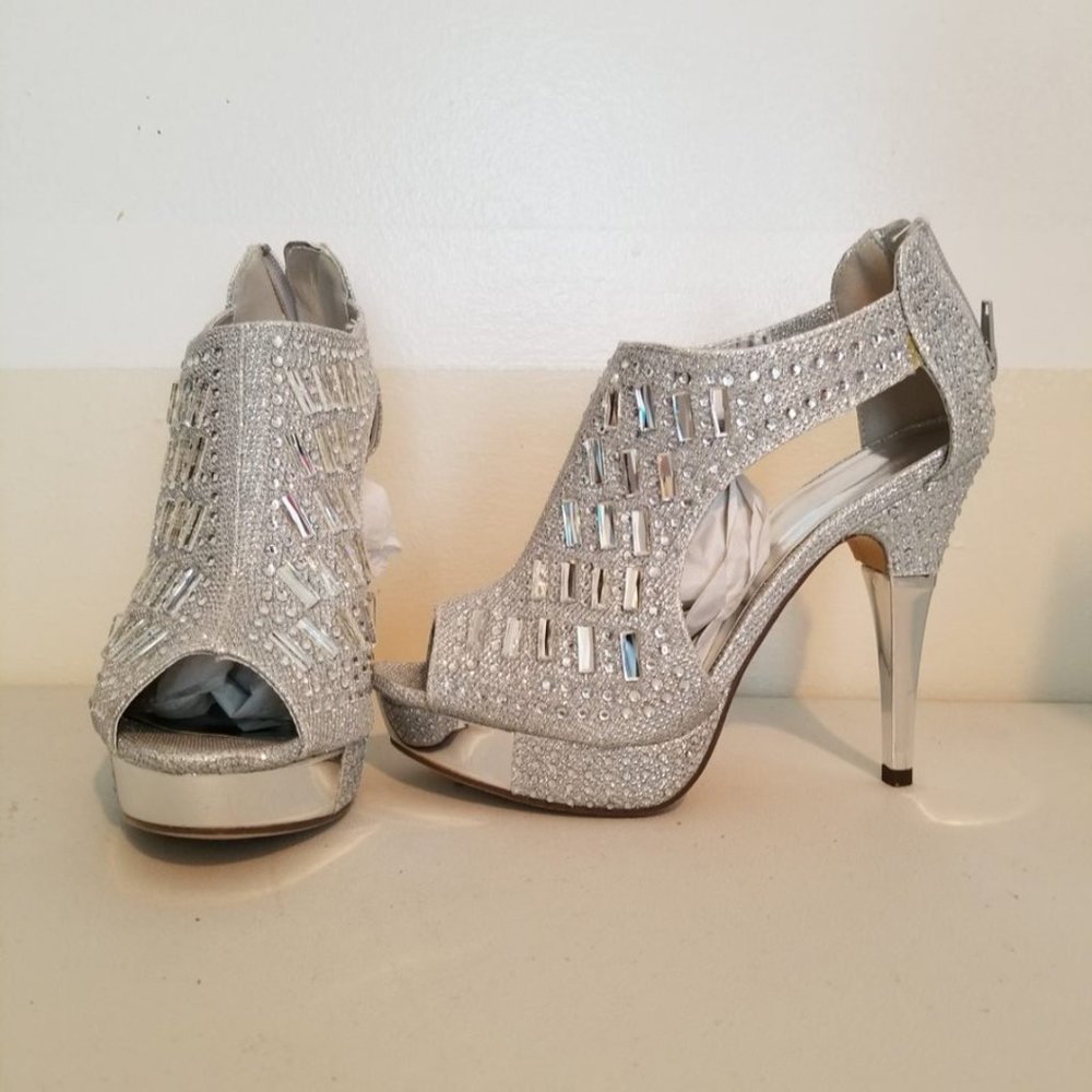 *NEW* Silver Rhinestone/Diamond Peep Toe Platform Heels